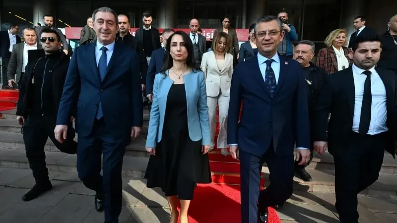 chp-fondasi-krtde-kirli-ortaklik-itirafi-teror-uzantisi-dem-parti-grup-baskanvekili-gulistan-kilic-chp-ile-ili-1709839129429.jpeg CHP fondaşı kanalda kirli ortaklık itirafı! Terör uzantısı DEM Parti'nin Grup Başkanvekili Gülistan Kılıç: CHP ile ilişkisi olan partiyiz-2