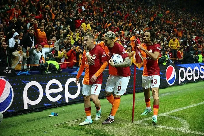 galatasaray-sahasinda-manchester-united-ile-berabere-kaldi-iste-grupta-olusan-durum-1701286568817.jpeg