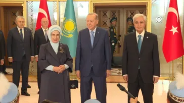 Astana'da Başkan Erdoğan'a dombra sürprizi