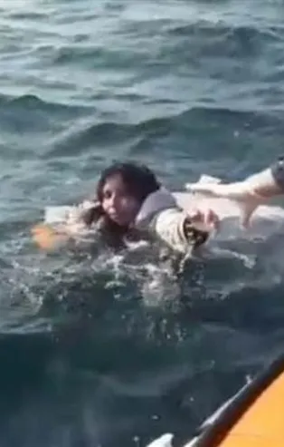 Dikili'de düzensiz göçmenleri taşıyan tekne battı: 5 ölü