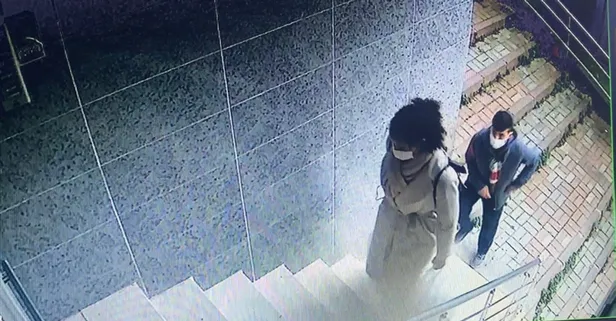 Son dakika: Alışveriş poşetleriyle evine girmek isteyen Afrikalı kadın kapkaça uğradı