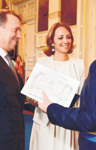 Cem Uzan’ın itibarı bitti çapkınlığı bitmedi! Eşi Fanny Blanchelande'yi Gabriele Tevainyte isimli mankenle aldatıyor!