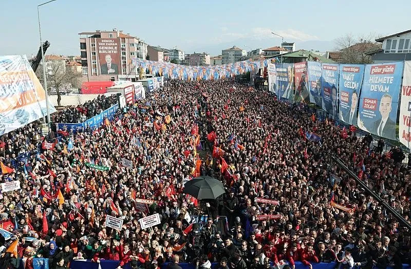 AK Parti mitingine resmi rakama göre 75 bin kişi katıldı.