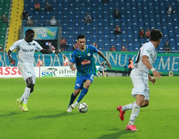 aslan-hata-yapmak-istemiyor-iste-caykur-rizespor-galatasaray-macinin-muhtemel-11leri-1633253958621.jpg Aslan hata yapmak istemiyor! İşte Çaykur Rizespor - Galatasaray maçının muhtemel 11'leri...-2