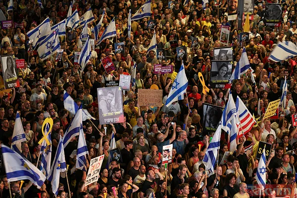 Netanyahu'ya tepkiler dinmiyor! On binlerce İsrailli sokaklara akın etti! Ana yollları trafiğe kapattılar - 30