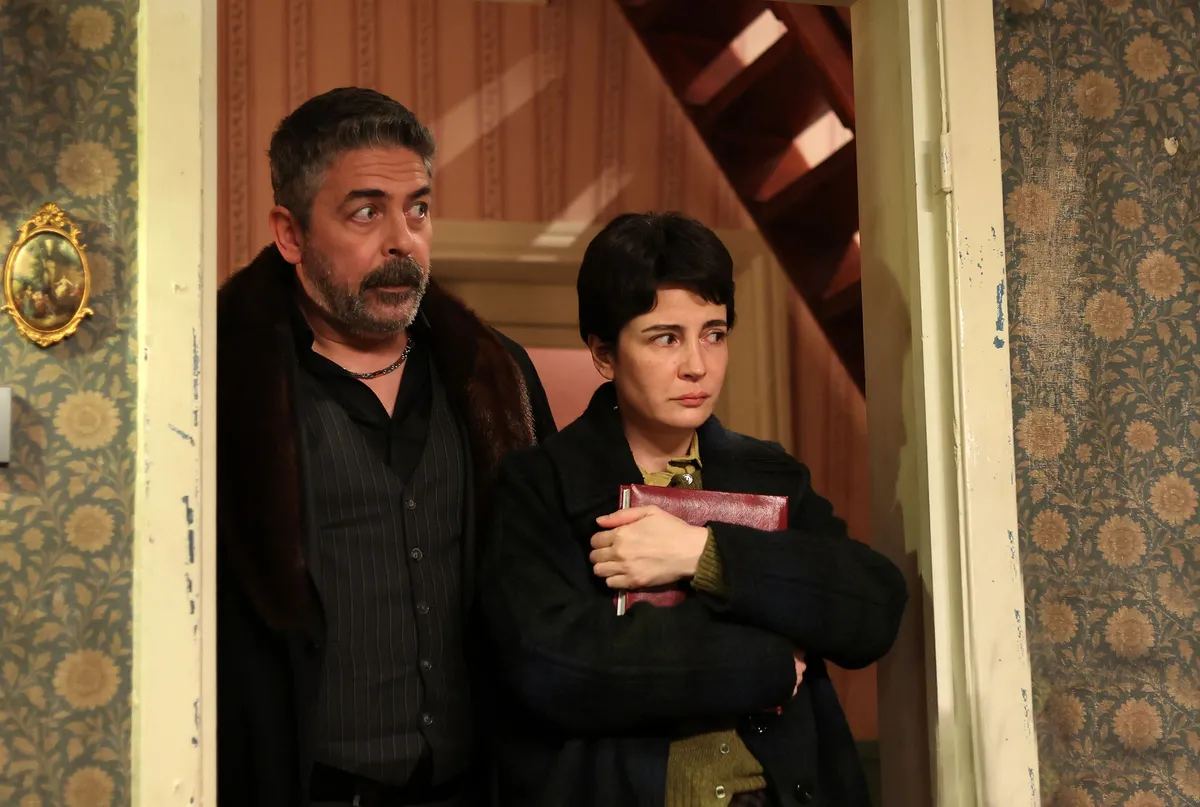 1779266828630.jpg ATV'nin sevilen dizi A.B.İ. yine zirveye yerleşti! Dengeleri alt üst eden bölüm sosyal medyaya damga vurdu-5