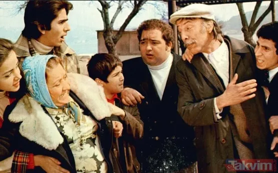 'Turşu sirkeli mi olur limonlu mu?' sahnesi dün gibi akıllarda! Yeşilçam'ın Neşeli Günler filminde inanılmaz hata! Münir Özkul öyle bir şey yapmış ki... - 2