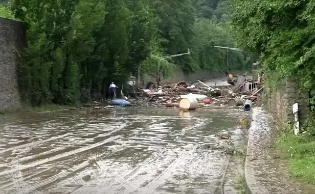 Son dakika: Almanya’da sel felaketi: Onlarca kişi hayatını kaybetti-2