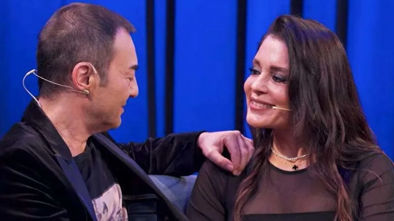 serdar-ortac-ile-ilknur-soydas-bulustu-30-yil-sonra-karabiberim-itirafi-neyimi-begenmedi-1772527557046.jpg Serdar Ortaç ile İlknur Soydaş buluştu! 30 yıl sonra Karabiberim itirafı: Neyimi beğenmedi?-4