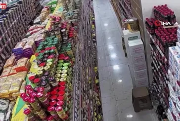 Yüksekova'da deprem anı kamerada