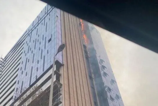 Sarıyer’de otel inşaatında yangın!