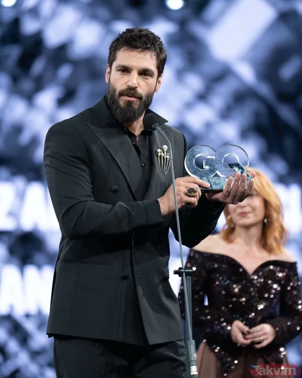 GQ Men of the Year 2025 gecesinde yıldız yağmuru! Ünlüler ödülleriyle sahnede parladı - 10