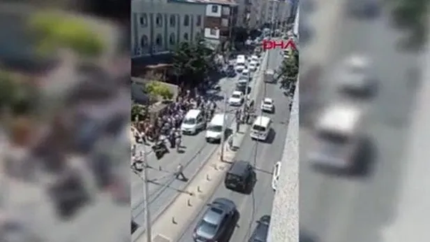 gerginlik-cikti-chpli-ibb-baskani-ekrem-imamogluna-gungorende-protesto-soku-1659110128970.jpeg Gerginlik çıktı! CHP'li İBB Başkanı Ekrem İmamoğlu'na Güngören'de protesto şoku-3