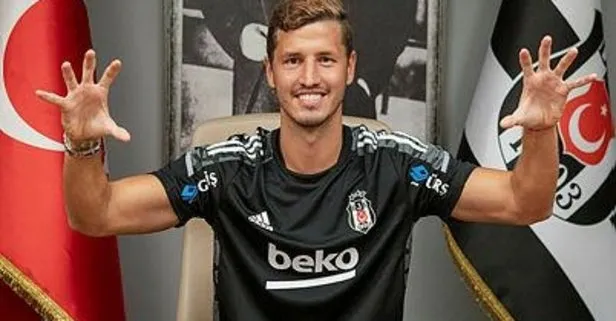 Beşiktaş yeni sezonun ilk transferini resmen yaptı: Salih Uçan imzayı attı