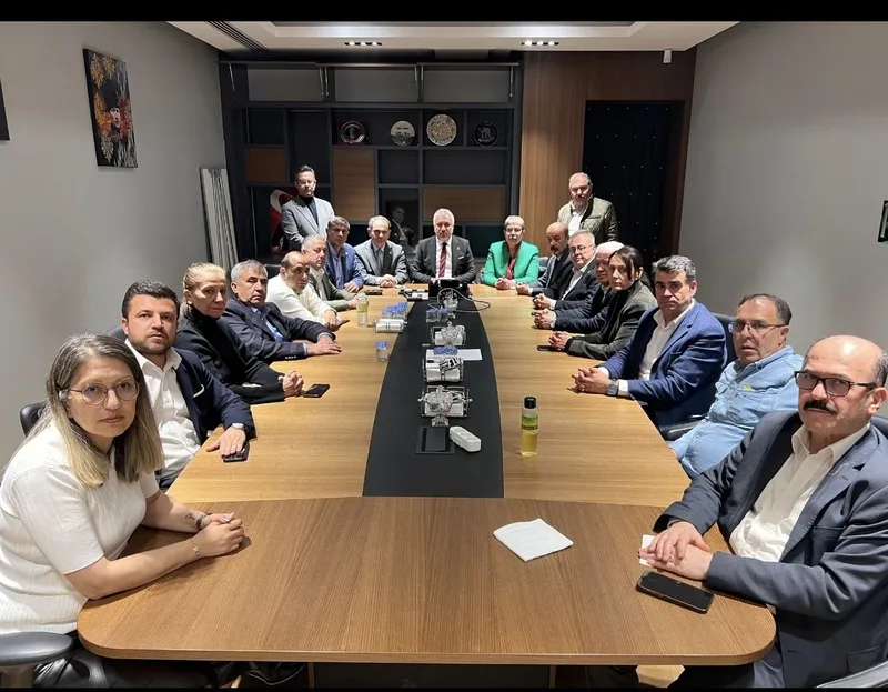 chp-uckuru-gevsege-usaklik-ediyor-ozgur-ozelin-ozkan-yalim-korkusu-itirafci-olup-konusur-diye-ihrac-edemedi-1774866420340.jpeg CHP uçkuru gevşeğe "Uşak"lık ediyor! Özgür Özel'in "Özkan Yalım" korkusu: "İtirafçı olup konuşur" diye ihraç edemedi-4