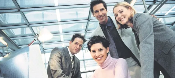 Memur kravatı attı