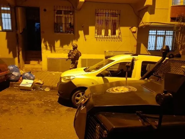 SON DAKİKA: İstanbul'da gece yarısı DEAŞ operasyonu: 8 kişi gözaltına alındı-1