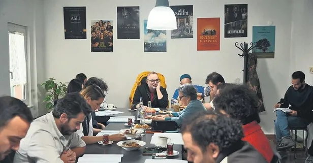 ‘Öp elimi’ okuma provasında! Güçlü kadro dikkate çekti