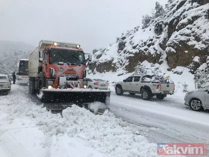 Antalya-Konya kara yolunda yoğun kar yağışı! Yüzlerce sürücü yolda kaldı