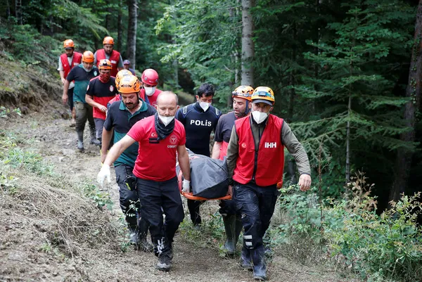 kastamonudaki-sel-felaketinde-kucuk-kizi-kurtaran-kahraman-ertugrulun-hayatini-kaybettigi-ortaya-cikti-1628947572612.jpg Kastamonu'daki sel felaketinde küçük kızı kurtaran kahraman Ertuğrul'un hayatını kaybettiği ortaya çıktı-5