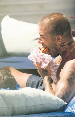 Takke düştü kel göründü