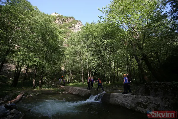 Bursa'da tam kapanma tedbirlerini delen genç, polisten kaçıp tırmandığı kayalıkta mahsur kaldı - 9