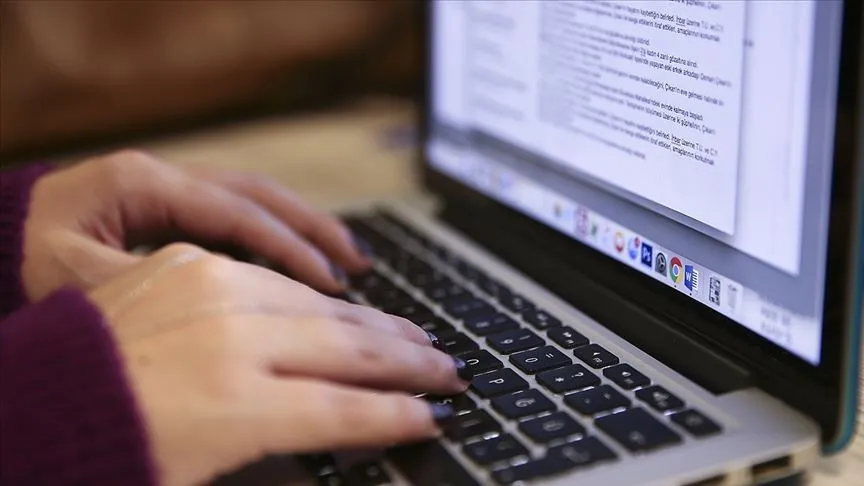 1778787970810.jpeg Masa başı çalışırken sırt ve boyun ağrısından kurtulmanın yolları nelerdir? Uzmanından altın öneriler-5