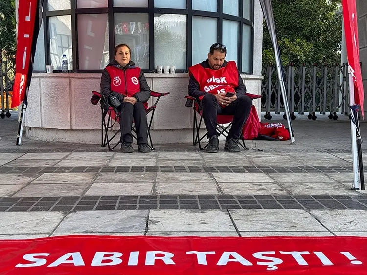 1781171083676.jpeg CHP'li İZBB'de toplu sözleşme çıkmazı! İşçiler sokakta | Sendikadan geri sayım-4