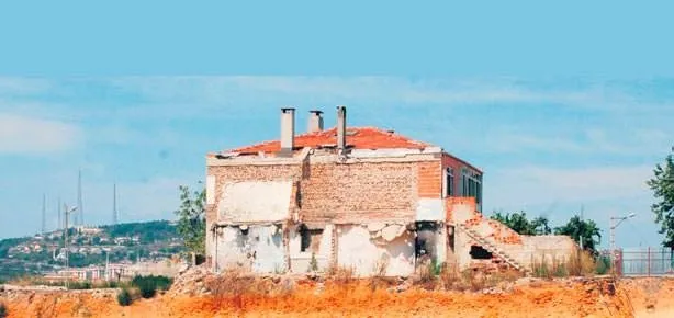 Son tepe yıkılıyor