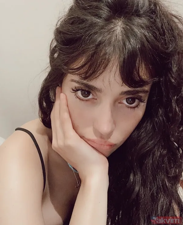 Bir Zamanlar Çukurova’nın Müjgan’ıydı! Melike İpek Yalova dekoltesiyle yakın çekim paylaştı ortalığı yıkıp geçti! Güzelliğiyle büyüledi - 2