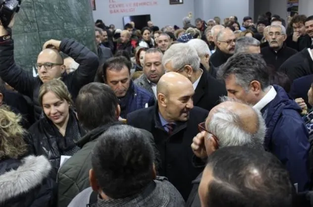 Vatandaşın sokakta duş aldığı İzmir'in belediye başkanı Tunç Soyer Kanal İstanbul'a hayır kuyruğunda!