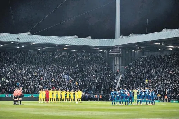 futbolcusu-basketbolcusu-tek-yurek-oldu-deprem-bolgesine-yardim-etmek-icin-varini-yogunu-ortaya-koydu-1675991519611.jpeg Futbolcusu basketbolcusu tek yürek oldu! Deprem bölgesine yardım etmek için varını yoğunu ortaya koydu-6