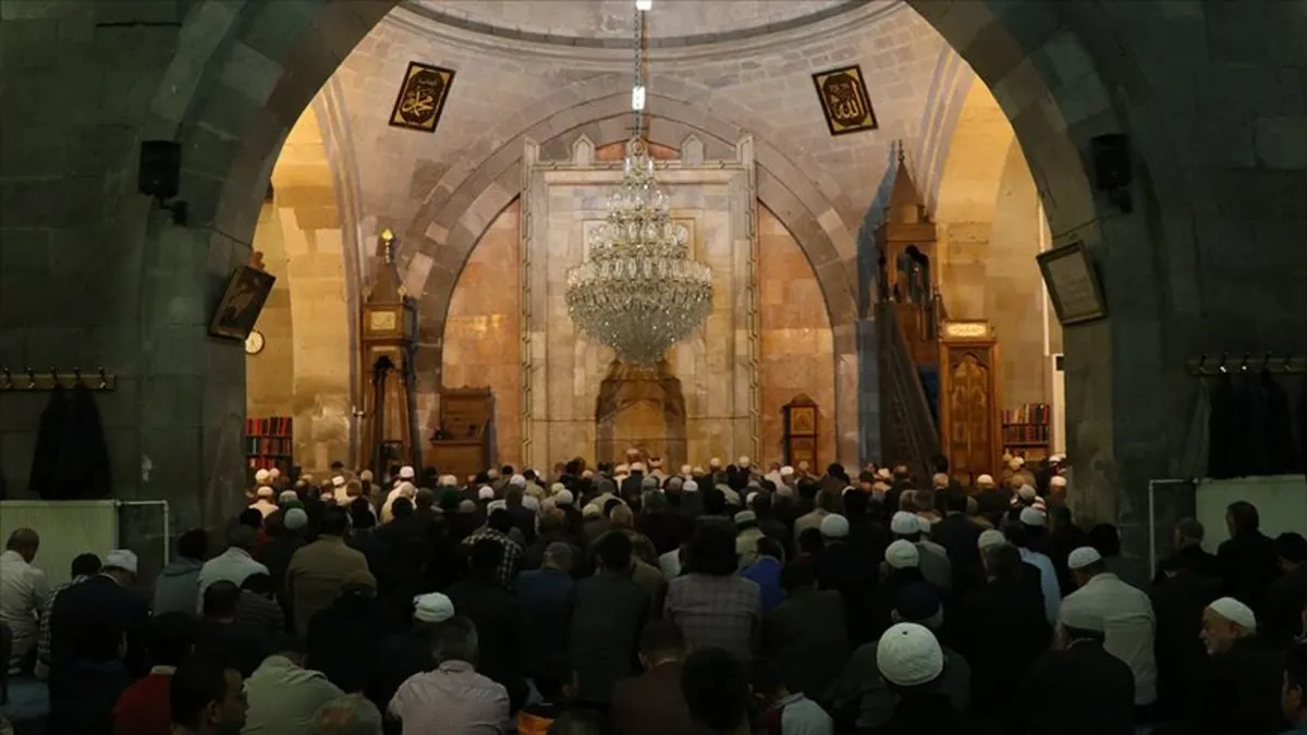 Diyanet Cuma hutbesi 5 Aralık: İnsan Huzuru İbadetle Elde Eder