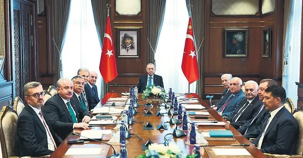 Gazze’yi ayağa kaldırmalıyız! Sırt çantalarında ailelerinin parçalarını taşıyorlar!