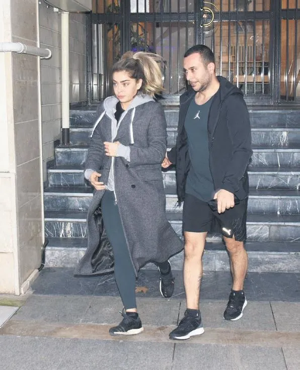gerilim-suruyor-1608417545181.jpeg Öykü Çelik'in İsmail Berhan'ı ile magazinciler arasında gerilim sürüyor-2