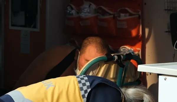 bunalima-giren-adam-evini-benzinle-yakmaya-calisti-1636968913676.jpg Bunalıma giren adam evini benzinle yakmaya çalıştı-2