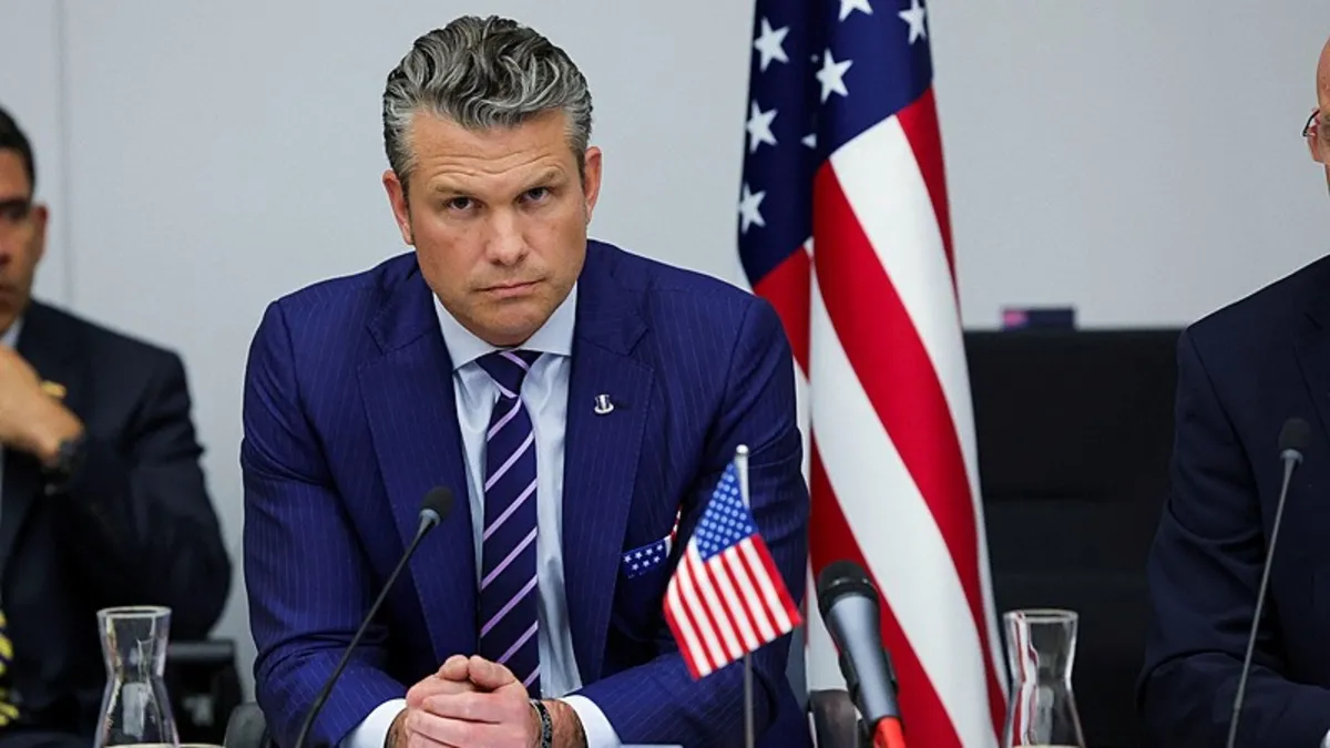 Pentagon Sözcüsü duyurdu: ABD Savunma Bakanı Hegseth'in uçağında acil durum!