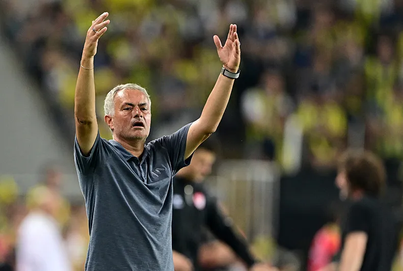 Mourinho’dan Galatasaray’a olay gönderme