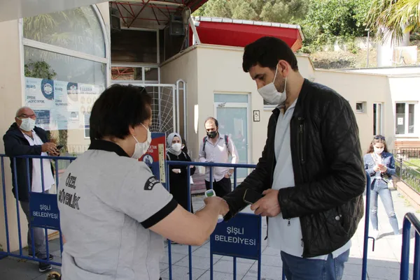 tam-kapanmasinin-sona-ermesiyle-birlikte-nikah-dairelerinde-yogunluk-olustu-1621243968164.jpg Tam kapanmasının sona ermesiyle birlikte nikah dairelerinde yoğunluk oluştu-9