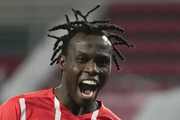 fenerbahceye-flas-transfer-iddiasi-eski-galatasarayli-geliyor-1655025094594.jpg Fenerbahçe'ye flaş transfer iddiası! Eski Galatasaraylı geliyor...-4