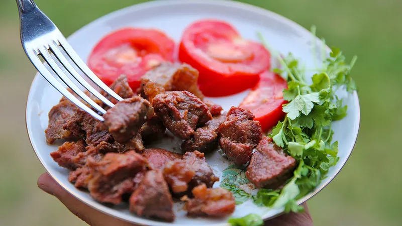 lokum-gibi-kavurmanin-sirlari-ortaya-cikti-45-yillik-ascinin-pisirme-teknikleri-1711136889111.jpg 45 Yıllık Aşçının Pişirme Teknikleri! Lokum Gibi Kavurmanın Sırları Ortaya Çıktı-4