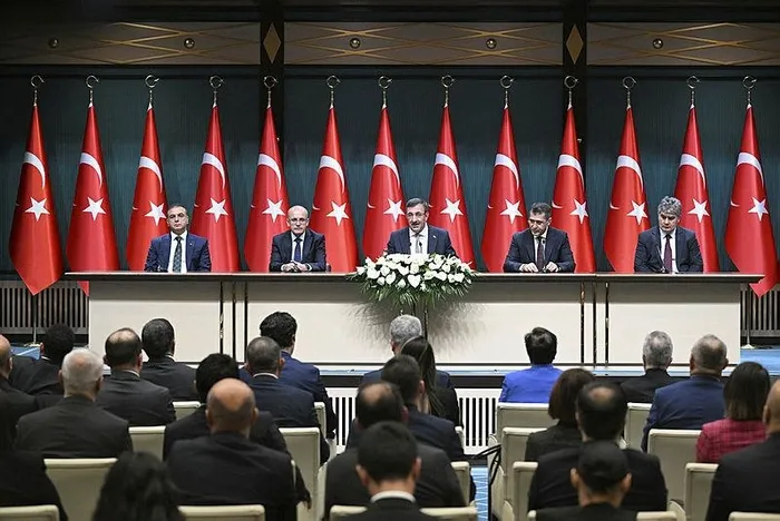 5-yillik-kalkinma-planinda-5-ana-eksen-baskan-erdogan-turkiyenin-yeni-yol-haritasini-acikladi-butcede-aslan-pa-1697534707724.jpeg 5 yıllık kalkınma planında 5 ana eksen! Başkan Erdoğan Türkiye'nin yeni yol haritasını açıkladı | Bütçede aslan payı eğitimin-6