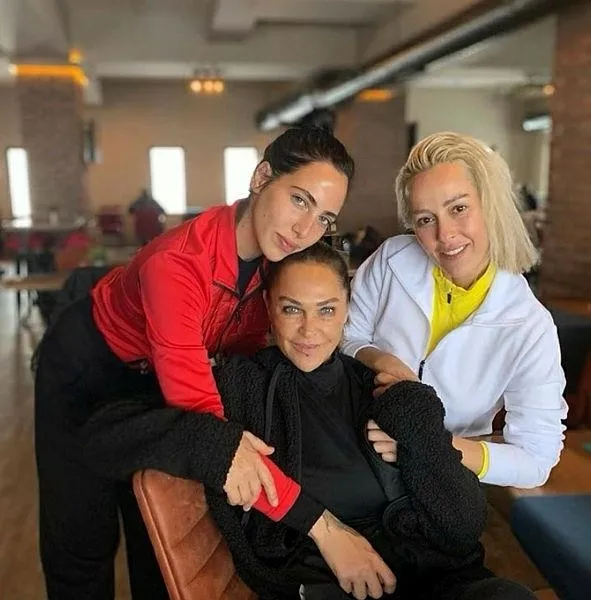 Yıllar sonra bir dizi projesiyle ekranlara gelecek olan Hülya Avşar önceki gün Bebek’teydi-1