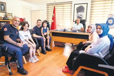 Hatay'da 108 saatlik enkaz anısı! Hayata tükürükle tutundular: "Sürekli bize tükürüğünü veriyordu"