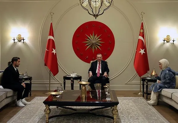 baskan-recep-tayyip-erdogan-milli-yildiz-yusuf-yaziciyi-kabul-etti-1608841289657.jpeg Atatürk Havalimanı'nda sürpriz kabul: Başkan Recep Tayyip Erdoğan, Yusuf Yazıcı ile görüştü-1