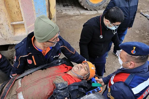 Kayseri'de korku dolu anlar: Toprağın altında ayağı sıkışan işçi 3 saat sonra kurtarıldı-4