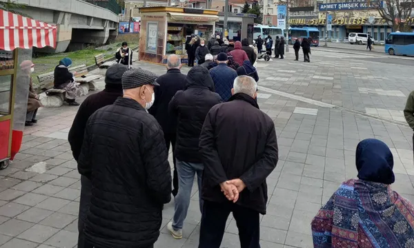 ak-partiden-mansur-yavasin-halk-ekmek-kuyruklarini-bitiren-cozum-ekmek-125-tl-oldu-1641198537550.jpg AK Parti'den Mansur Yavaş'ın Halk Ekmek kuyruklarını bitiren çözüm! Ekmek 1,25 tl oldu-4