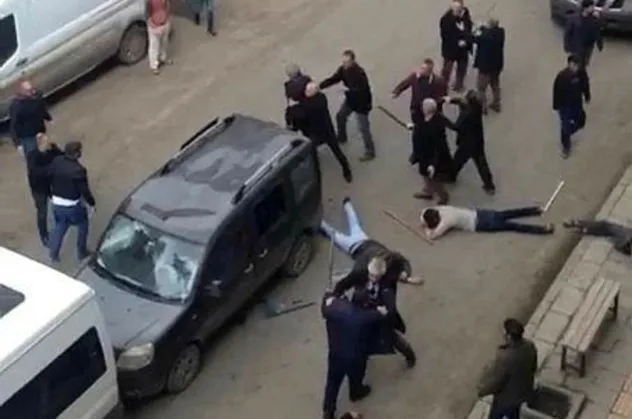 Kars'ta muhtarlık kavgası: 5 yaralı