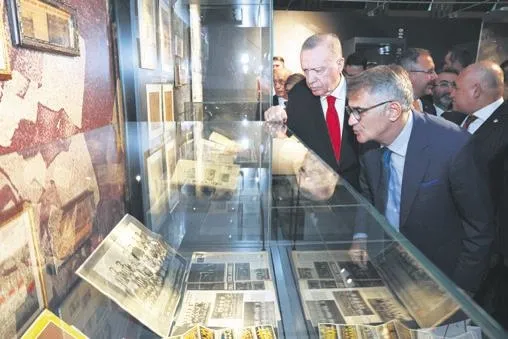 sut-ve-gol-turk-futbol-tarihi-sergisi-baskan-erdoganin-katilimiyla-acildi-1667435474554.jpeg ‘Şut ve Gol: Türk Futbol Tarihi Sergisi’ Başkan Erdoğan’ın katılımıyla açıldı-4