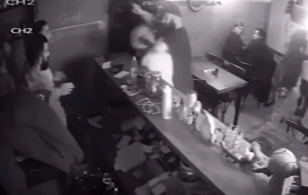 kurtlar-vadisinde-oynamisti-bahadir-unlu-islettigi-kafede-musteriye-bicakla-saldirdi-1644504658100.jpg Kurtlar Vadisi'nde oynamıştı! Bahadır Ünlü işlettiği kafede müşteriye bıçakla saldırdı-3